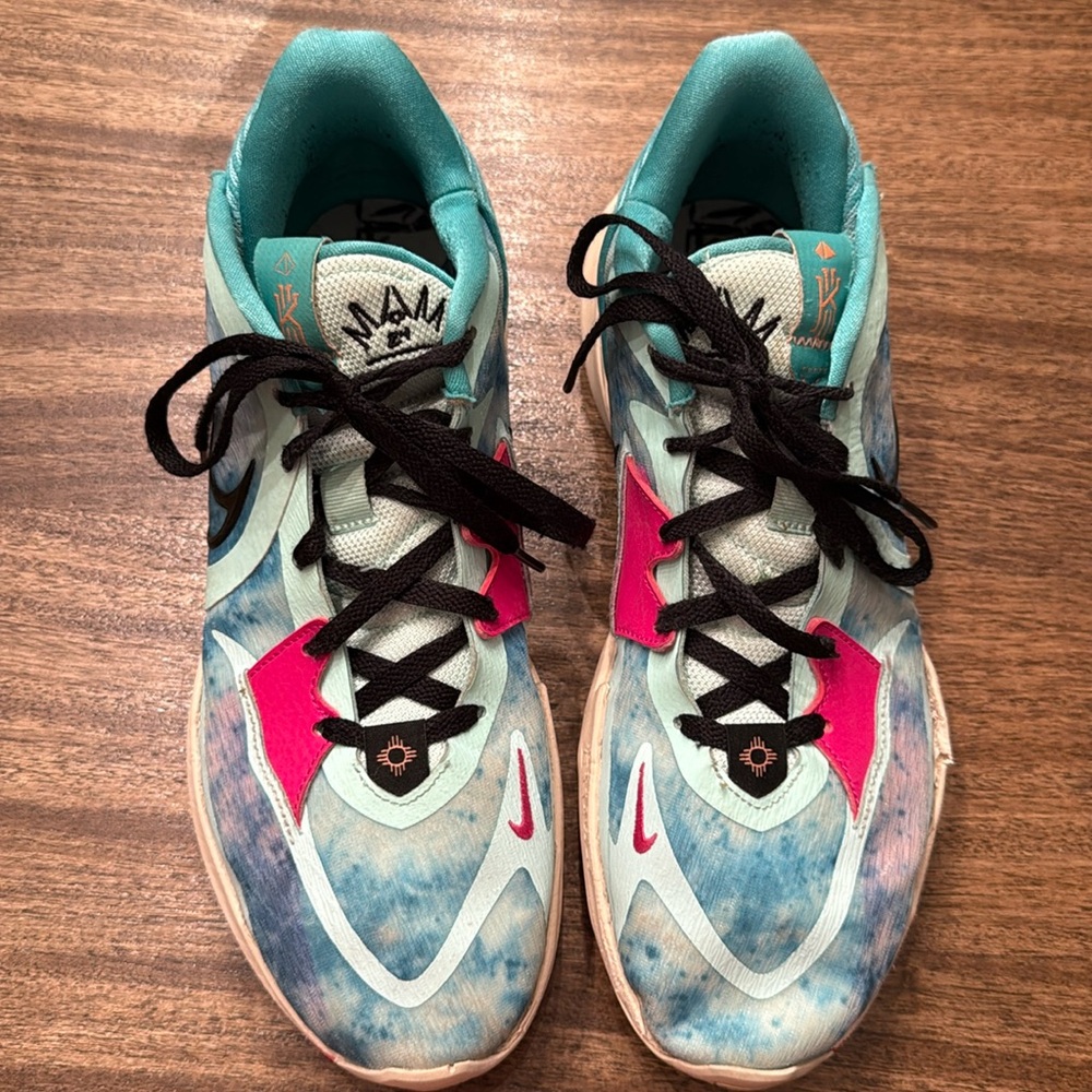 Nike Kyrie 5 Low Community